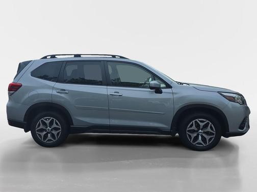 Ice Silver Metallic 2024 Subaru Forester Premium