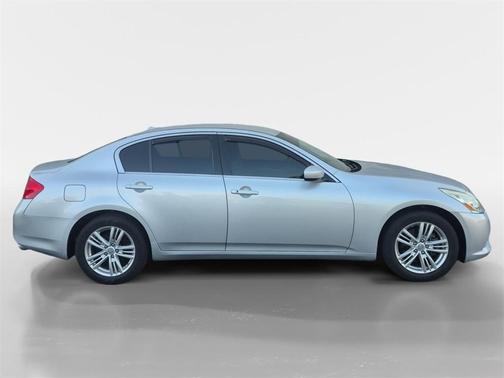 2010 INFINITI G37x Base