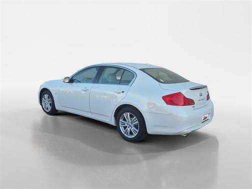 2015 INFINITI Q40 Base
