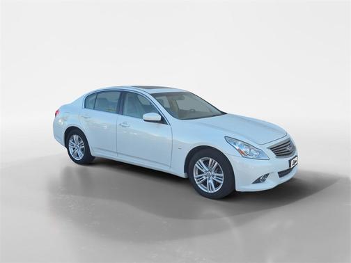 2015 INFINITI Q40 Base