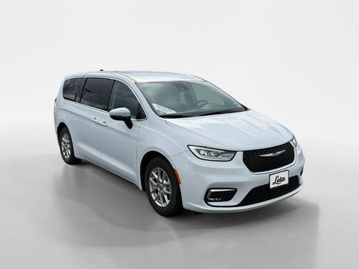 Bright White Clearcoat 2023 Chrysler Pacifica Touring-L