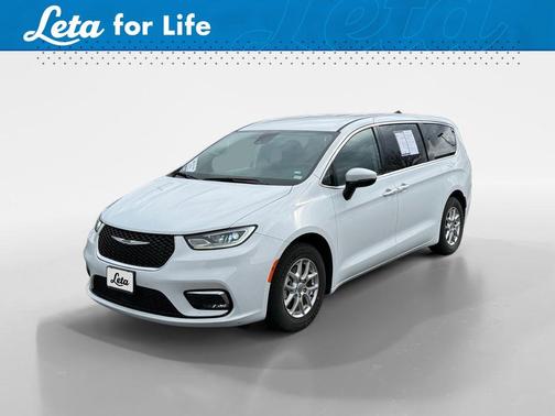 Bright White Clearcoat 2023 Chrysler Pacifica Touring-L