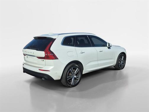 2018 Volvo XC60 T6 Momentum