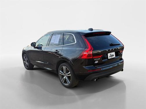 2021 Volvo XC60 T6 Momentum