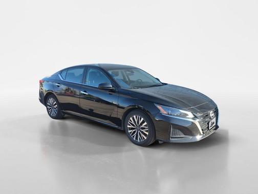 Super Black Clearcoat 2023 Nissan Altima 2.5 SV