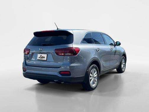 Everlasting Silver 2020 Kia Sorento LX