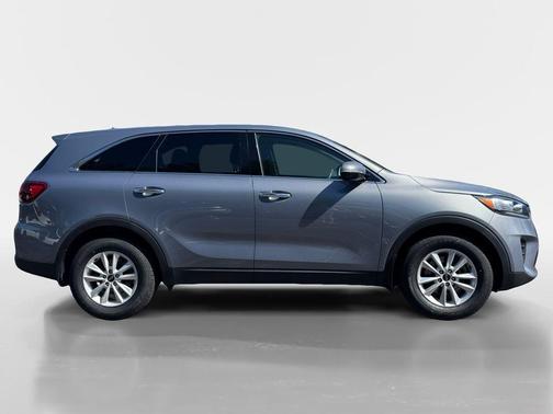Everlasting Silver 2020 Kia Sorento LX