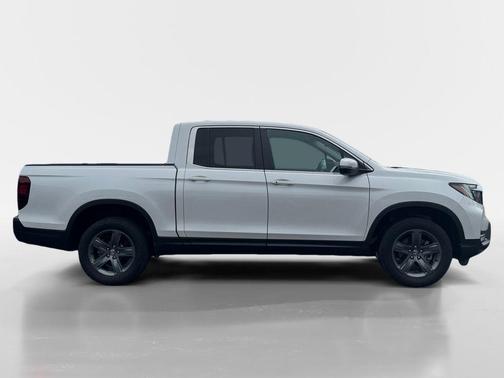White 2023 Honda Ridgeline RTL