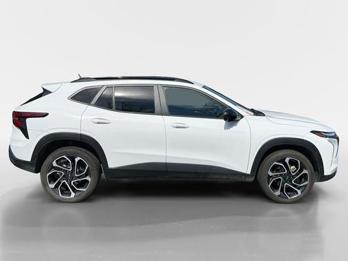 Summit White 2024 Chevrolet Trax 2RS