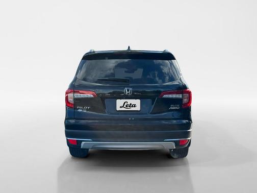 Crystal Black Pearl 2022 Honda Pilot