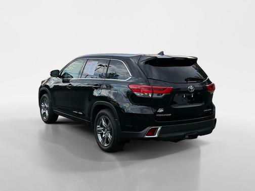 Midnight Black Metallic 2019 Toyota Highlander Limited Platinum