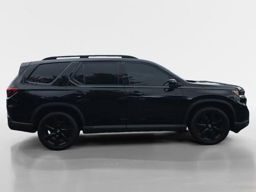 Crystal Black Pearl 2025 Honda Pilot