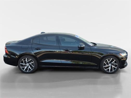 2020 Volvo S60 T6 Momentum