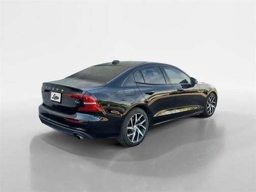 2020 Volvo S60 T6 Momentum