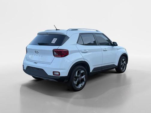 Lunar White 2024 Hyundai VENUE SEL