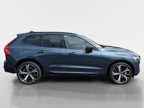 2024 Volvo XC60 Recharge Plug-In Hybrid T8 Ultimate Dark Theme