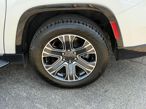 2023 Jeep Wagoneer L Series II