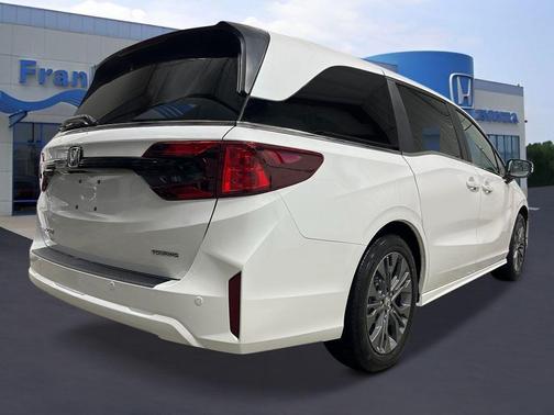 Platinum White 2026 Honda Odyssey Touring