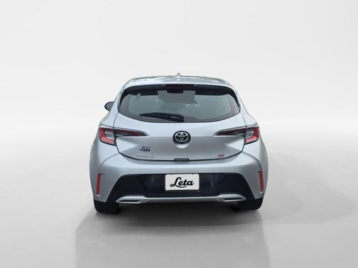 Classic Silver Metallic 2019 Toyota Corolla Hatchback SE