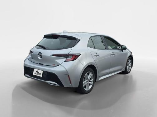 Classic Silver Metallic 2019 Toyota Corolla Hatchback SE