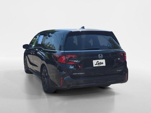 Crystal Black Pearl 2025 Honda Odyssey