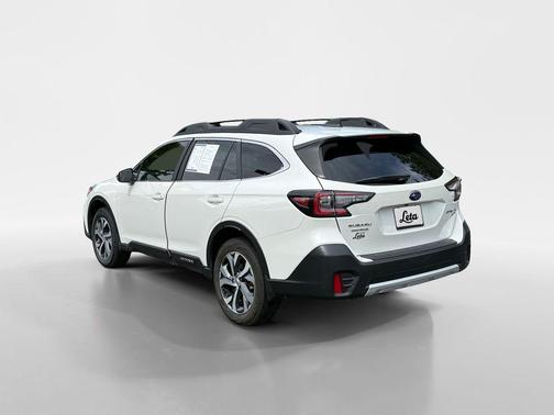 Crystal White Pearl 2021 Subaru Outback Limited XT