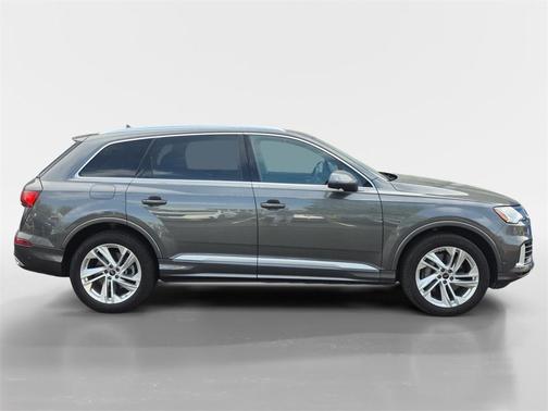 2024 Audi Q7 55 Premium Plus