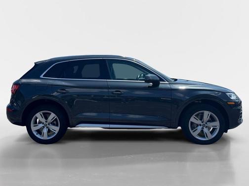 Manhattan Gray Metallic 2018 Audi Q5 2.0T Premium Plus