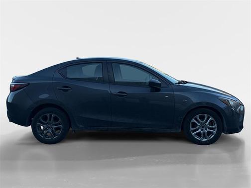 2019 Toyota Yaris Sedan LE