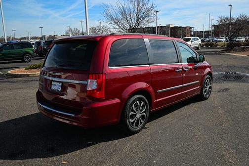 2016 Chrysler Town & Country Touring