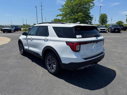 Star White Metallic Tri-Coat 2026 Ford Explorer Active