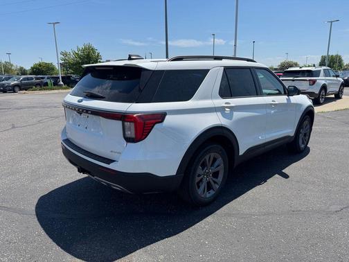 Star White Metallic Tri-Coat 2026 Ford Explorer Active