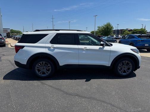 Star White Metallic Tri-Coat 2026 Ford Explorer Active
