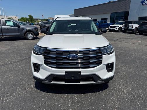 Star White Metallic Tri-Coat 2026 Ford Explorer Active
