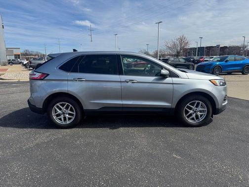 Iconic Silver Metallic 2024 Ford Edge SEL