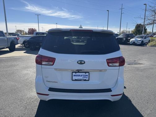 2016 Kia Sedona L