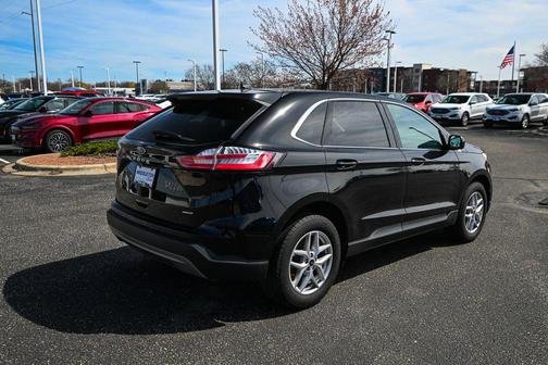 Agate Black Metallic 2024 Ford Edge SEL