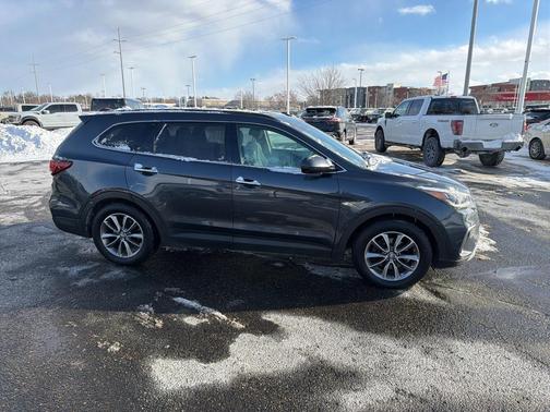 2017 Hyundai SANTA FE SE