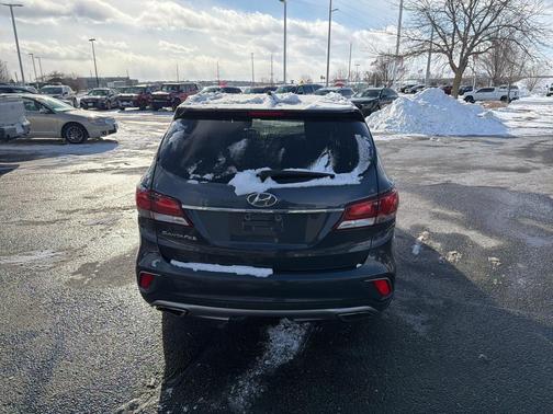 2017 Hyundai SANTA FE SE