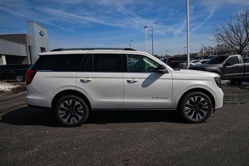Star White Metallic Tri-Coat 2026 Ford Expedition Platinum