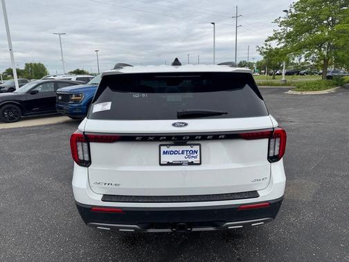 Star White Metallic Tri-Coat 2026 Ford Explorer Active