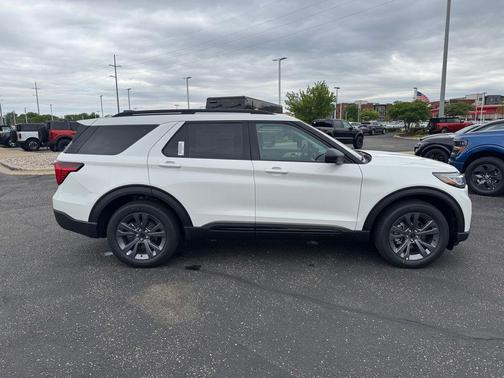 Star White Metallic Tri-Coat 2026 Ford Explorer Active