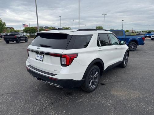 Star White Metallic Tri-Coat 2026 Ford Explorer Active