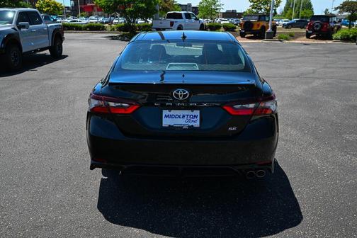 Midnight Black Metallic 2022 Toyota Camry SE