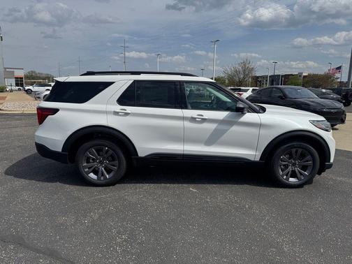 Star White Metallic Tri-Coat 2026 Ford Explorer Active