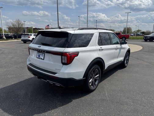Star White Metallic Tri-Coat 2026 Ford Explorer Active