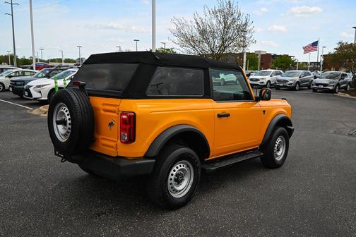 Cyber Orange Metallic Tricoat 2022 Ford Bronco Base