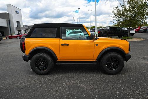 Cyber Orange Metallic Tricoat 2022 Ford Bronco Base