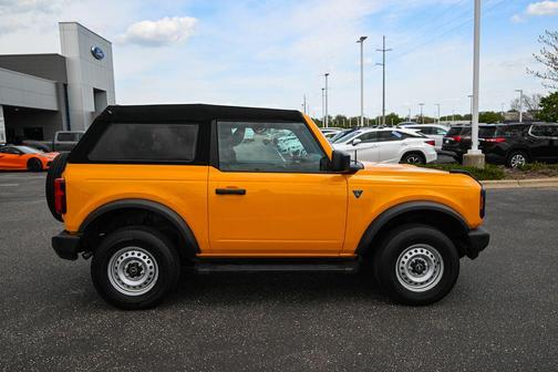 Cyber Orange Metallic Tricoat 2022 Ford Bronco Base