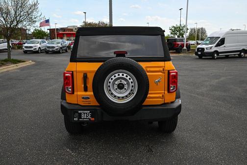 Cyber Orange Metallic Tricoat 2022 Ford Bronco Base